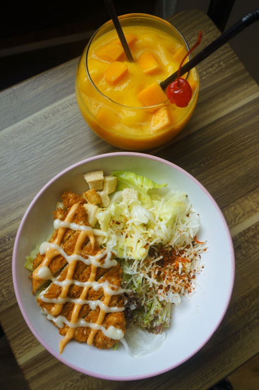 Caesar salad + manggo smooties Posh Cafe