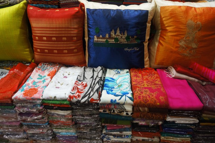 Russian Market: Toul Tom Poung Market. Terkadang barangnya campuran dari Thai, Vietnam dan Laos