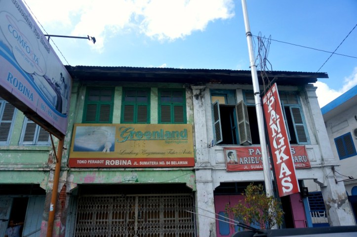 Bangunan tua di dekat pasar