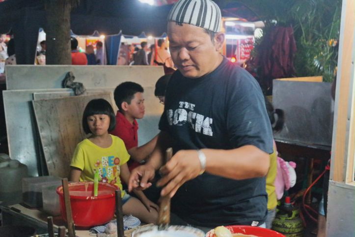 Pedagang martabak Piring Asia Mega Mas Medan