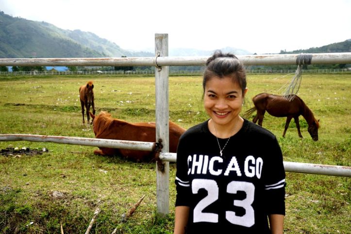 Saya di Lapangan pacuan kuda. Setiap tgl 17 Agustus disini selalu diselenggarakan pacuan kuda. Seru