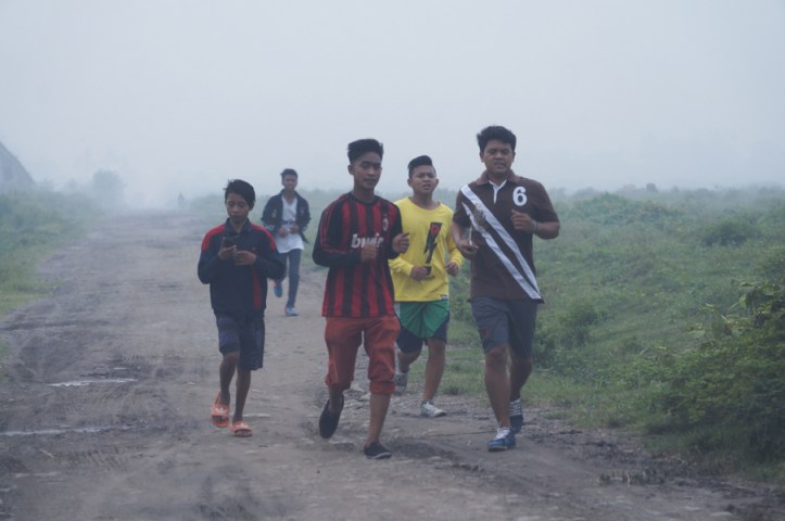 tetap olahraga walaupun asap dimana-mana dan cukup berbahaya.