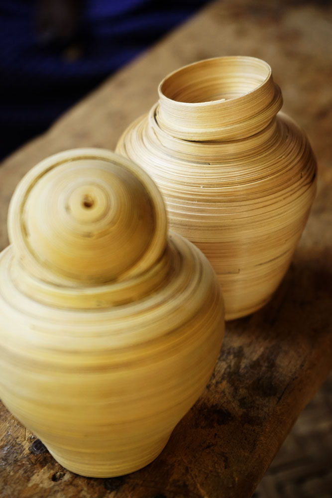 Myanmar crafters lacquerware