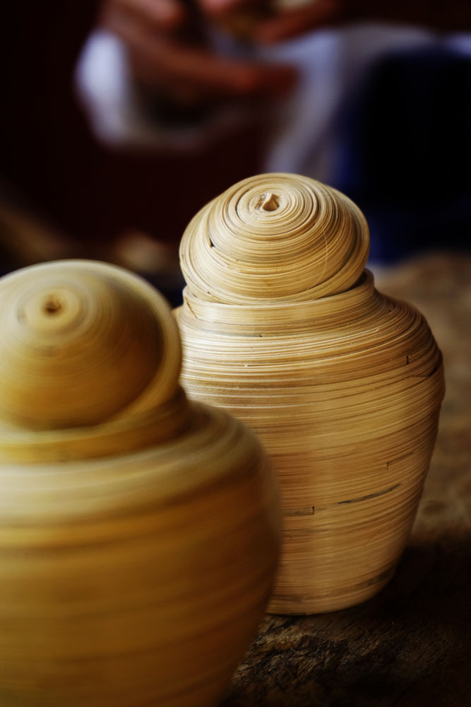 Myanmar crafters lacquerware