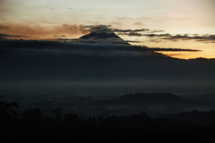 Punthuk Setumbu - Magelang