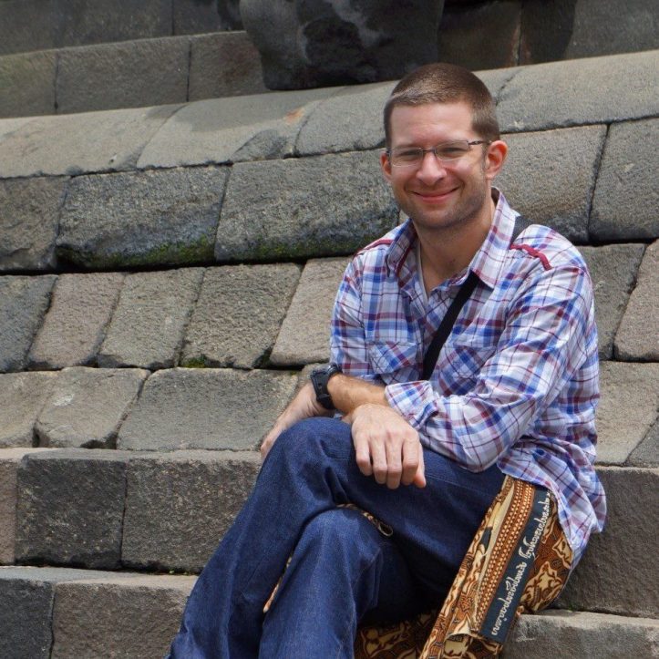 423276_350582374976976_817143469_n