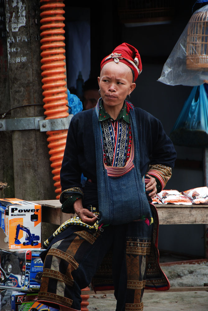 Wanita H'mong di pasar