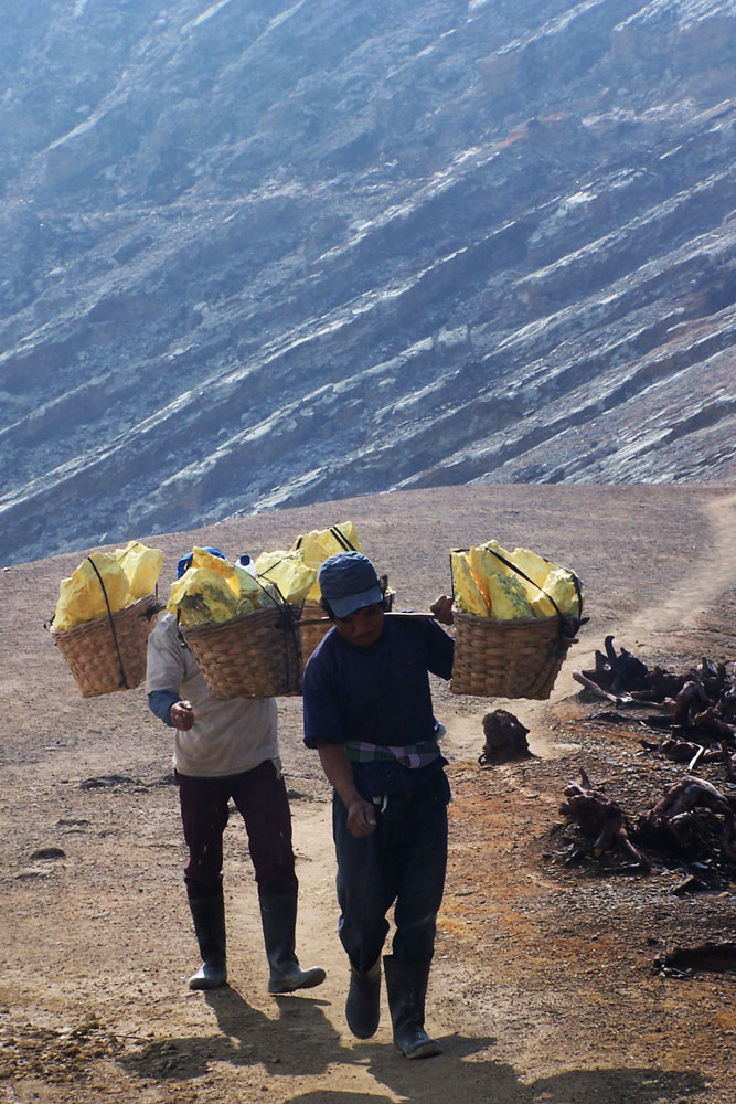 Penambang Belerang - Ijen Jawa TImur