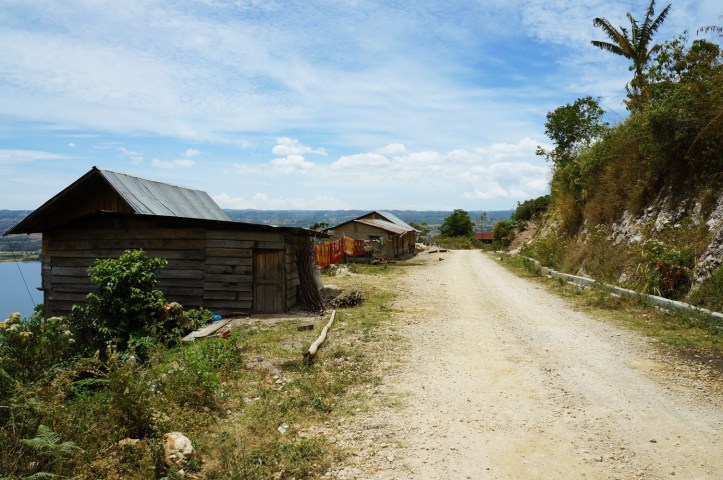 Danau Toba dari Pangururan. lengkapnya https://nonikhairani.com/2013/08/21/samosir-lake-toba/
