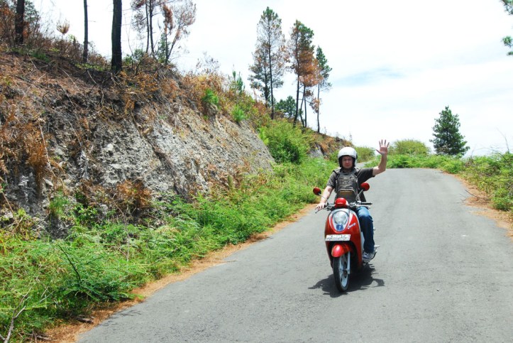 sewa motor di danau toba