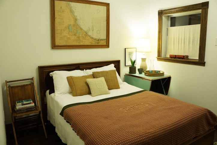 Tempat tidur dengan selimut Pullman