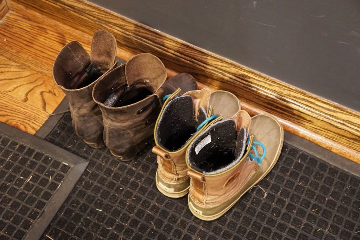 SEpasang boots milik mereka. Lihat merk nya TOMS