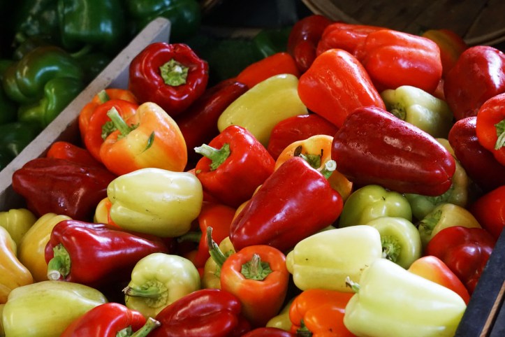 Peppers Semuanya bikin gemes pengen dimakan ya. Terutama warna dan karena segar banget. Semua dagangan disini biasanya emang langsung dari kebun