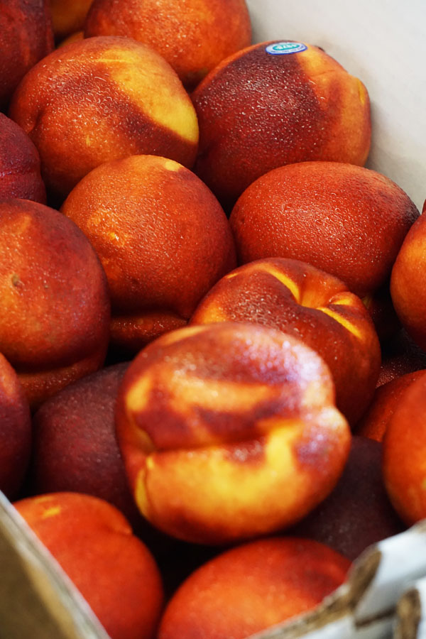 Tadinya saya pikir ini apple. Apalagi kalau dirumah buah dicampur-campur gitu. Ternyata ini bukan apel dan rasanya enak.