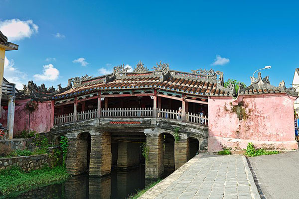 hoi-an-bridge-pagoda